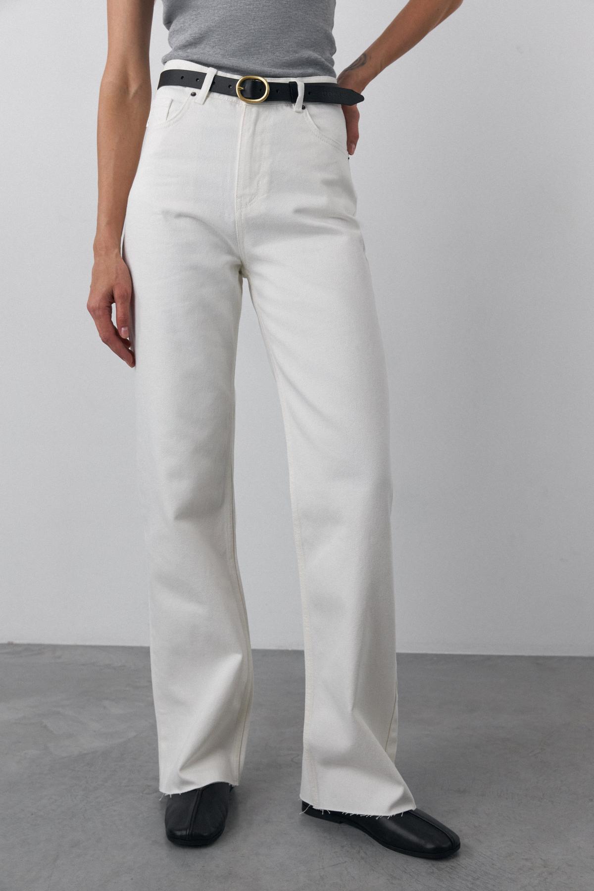 Straight Cut BASIC Jeans with a High Waist 