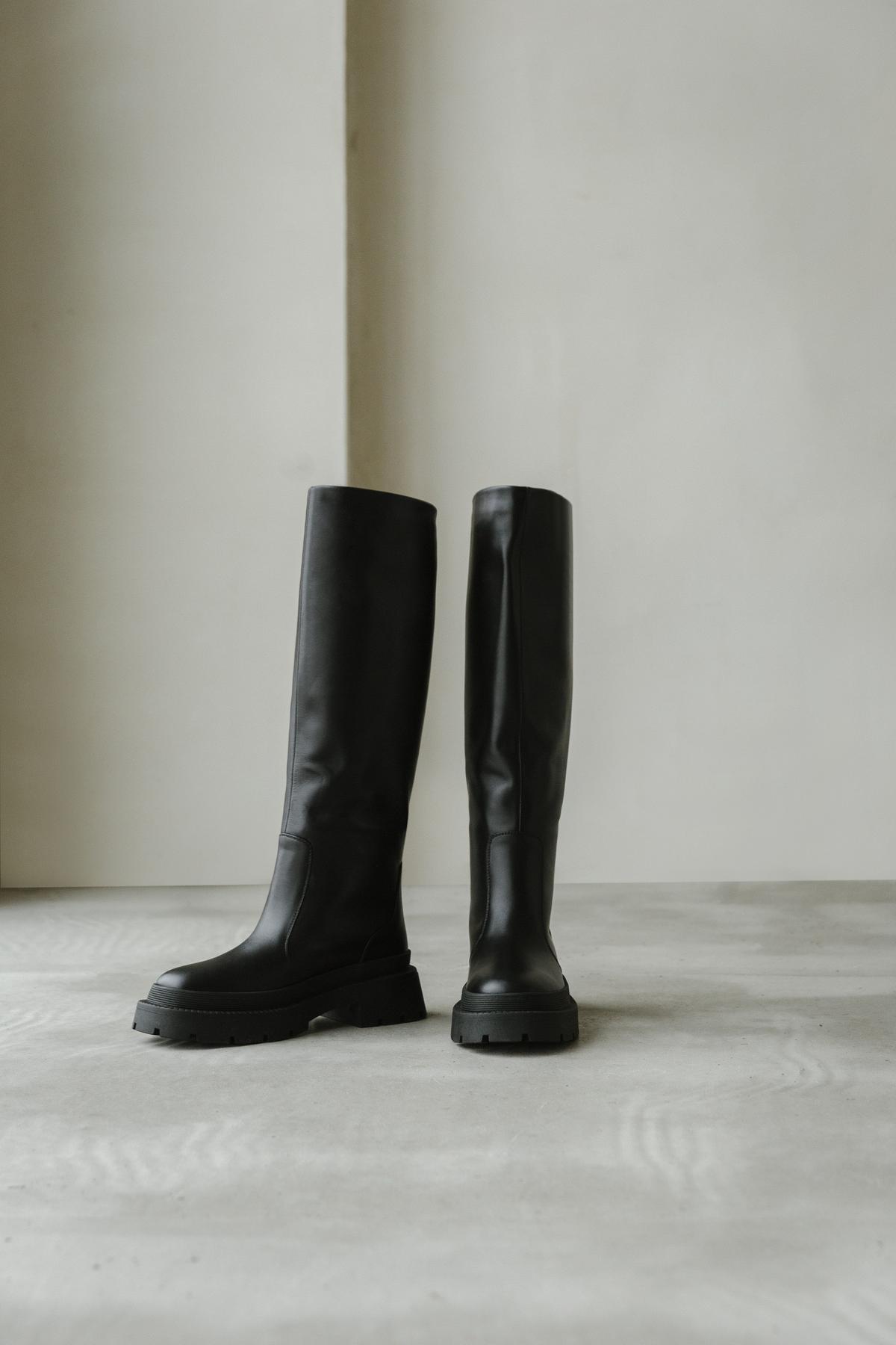 Fur-lined Straight Leather Boots