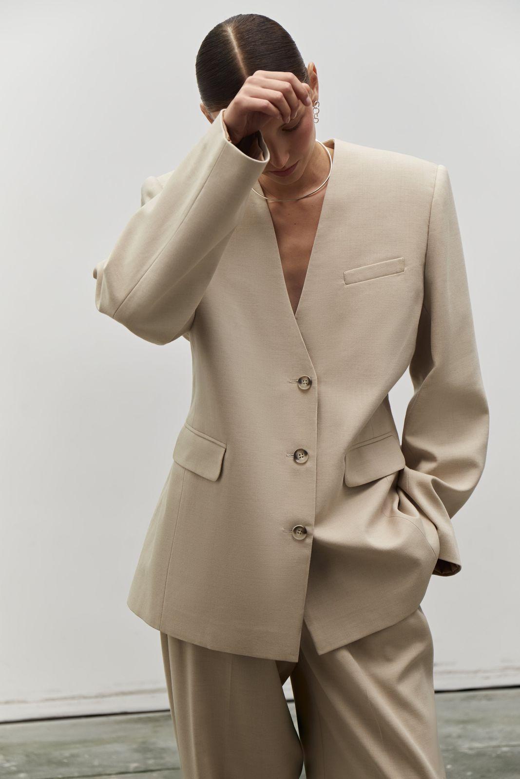 Collarless Blazer with Elastic DEWA