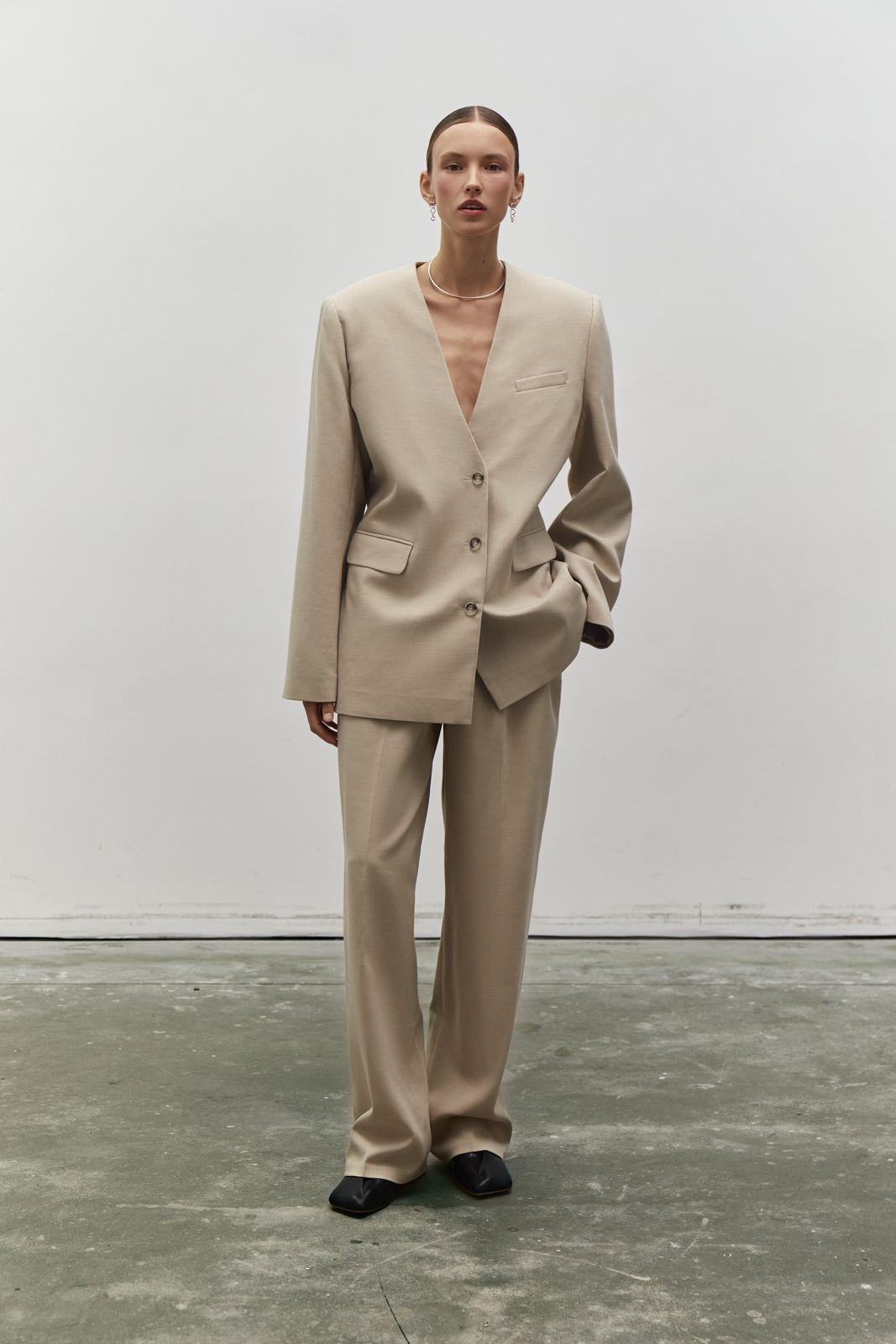 Collarless Blazer with Elastic DEWA