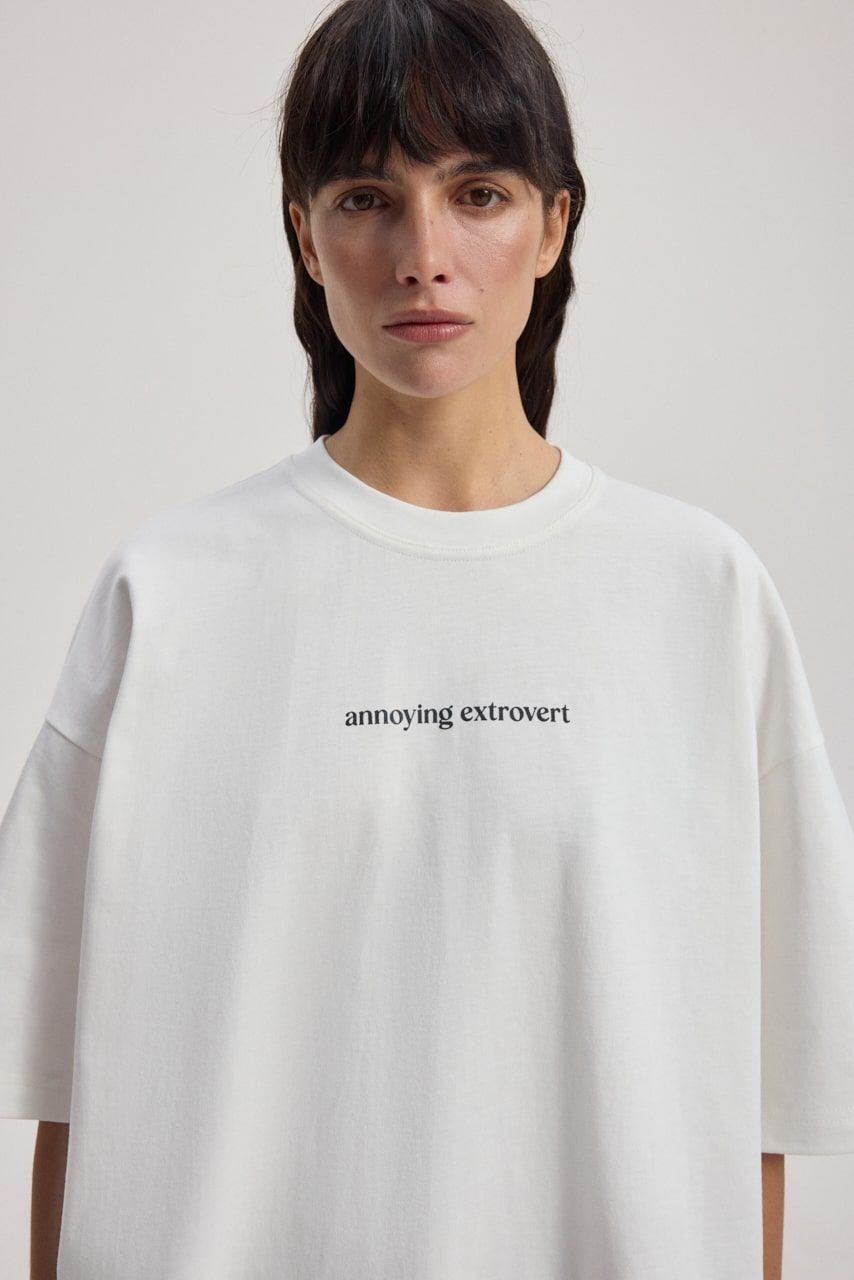 Oversized T-shirt "ANNOYING EXTROVERT"