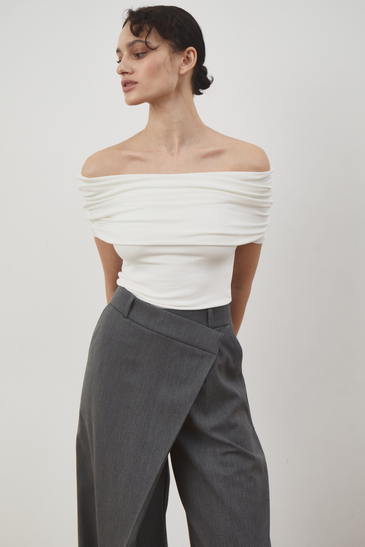 Off-Shoulder Boat Neck Sleeveless Top