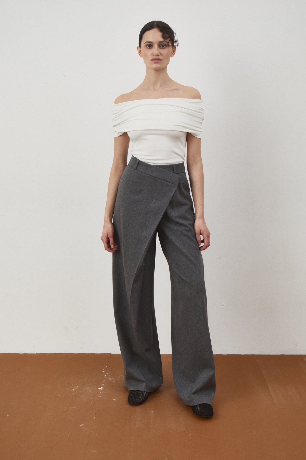 Off-Shoulder Boat Neck Sleeveless Top