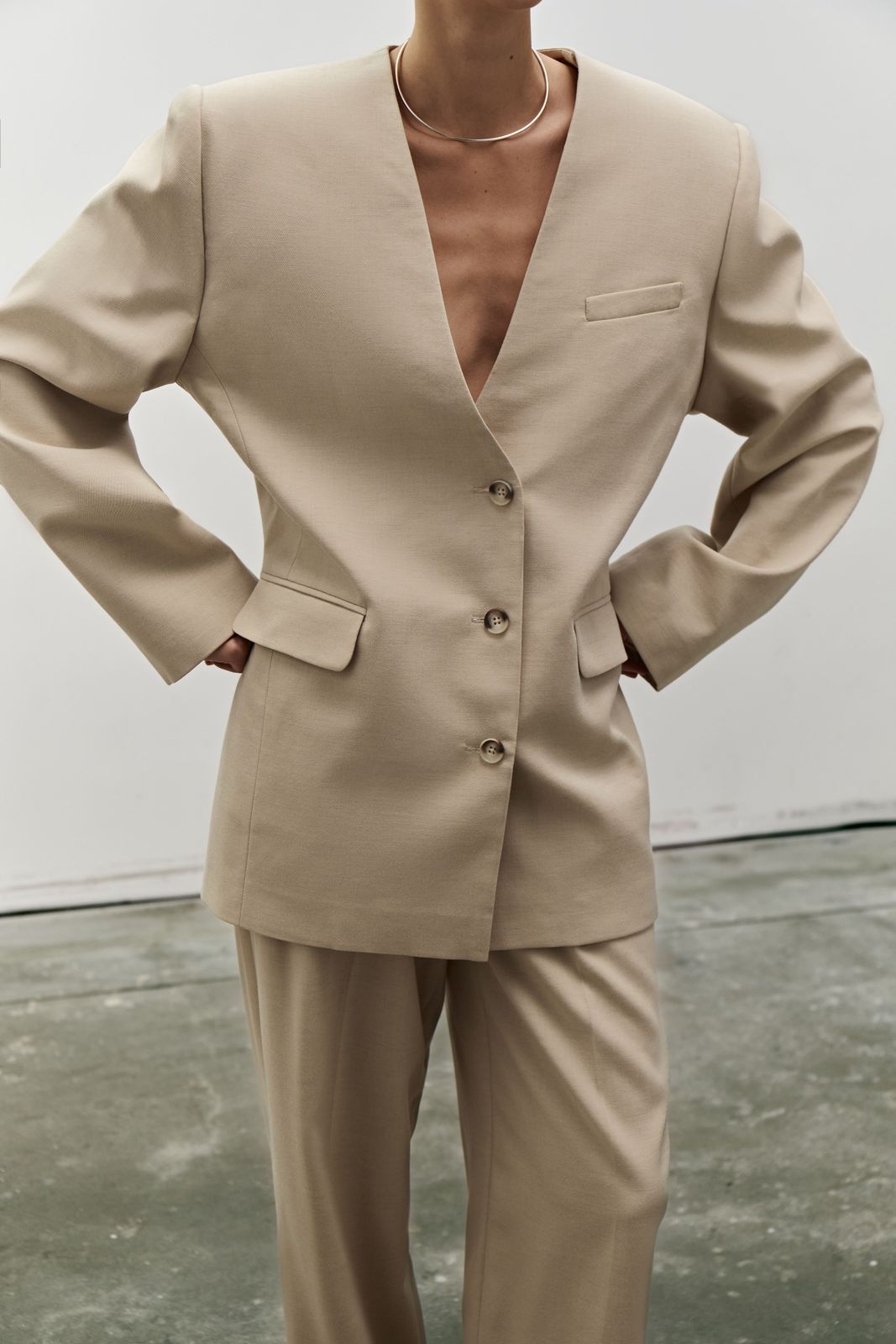 Collarless Blazer with Elastic DEWA