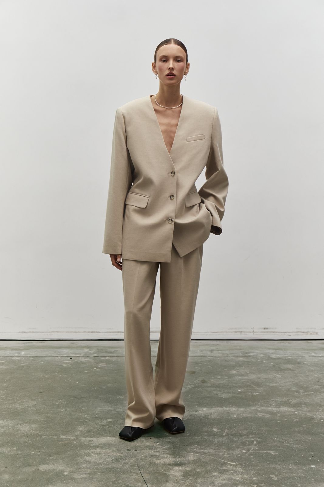 Collarless Blazer with Elastic DEWA