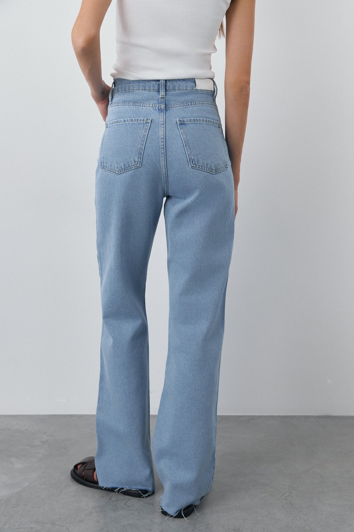 Straight Cut BASIC Jeans with a High Waist